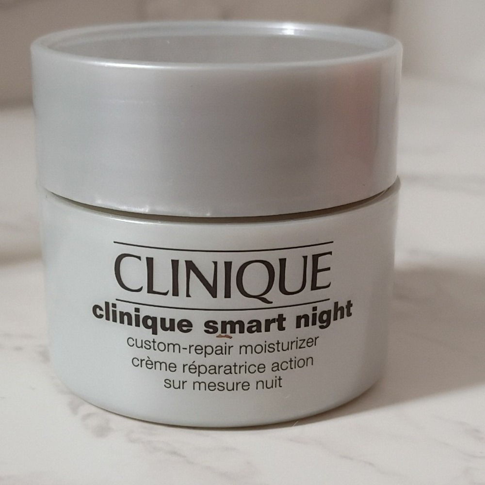 CLINIQUE 5-Piece Skin Care & Lipstick Bundle - NWT - Picture 3 of 5